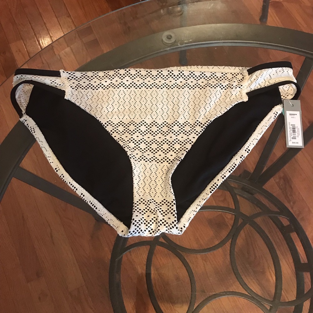 Size Large Women’s Swim Bottoms